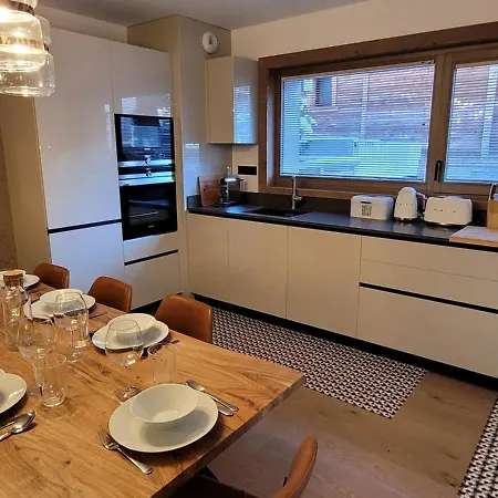 Confort Avec Grande Terrasse, Wifi, Parking, 8 Personnes - Fr-1-598-99 Apartment